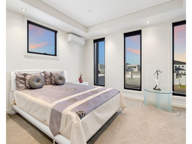 42 The Sovereign Mile, Sovereign Islands QLD 4216