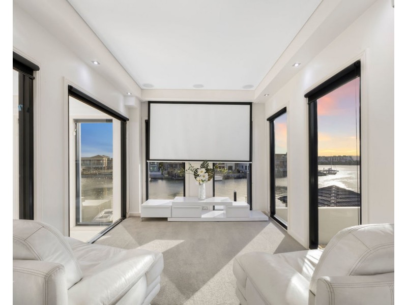 42 The Sovereign Mile, Sovereign Islands QLD 4216