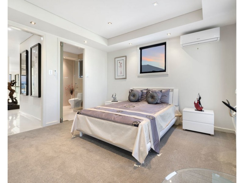 42 The Sovereign Mile, Sovereign Islands QLD 4216