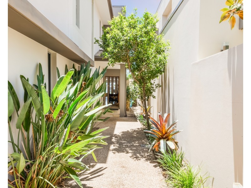 2243 Glengallon Way, Hope Island QLD 4212