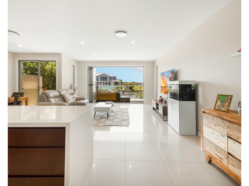 2243 Glengallon Way, Hope Island QLD 4212