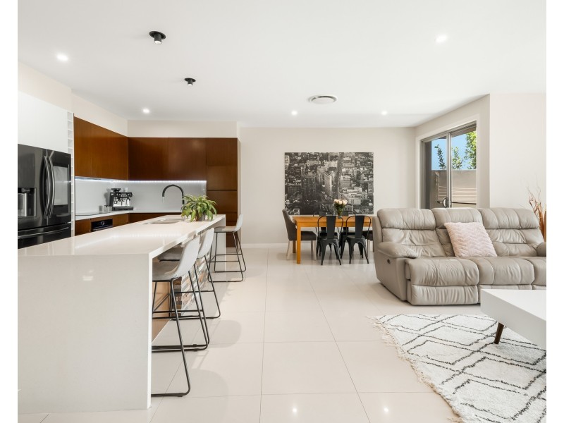2243 Glengallon Way, Hope Island QLD 4212