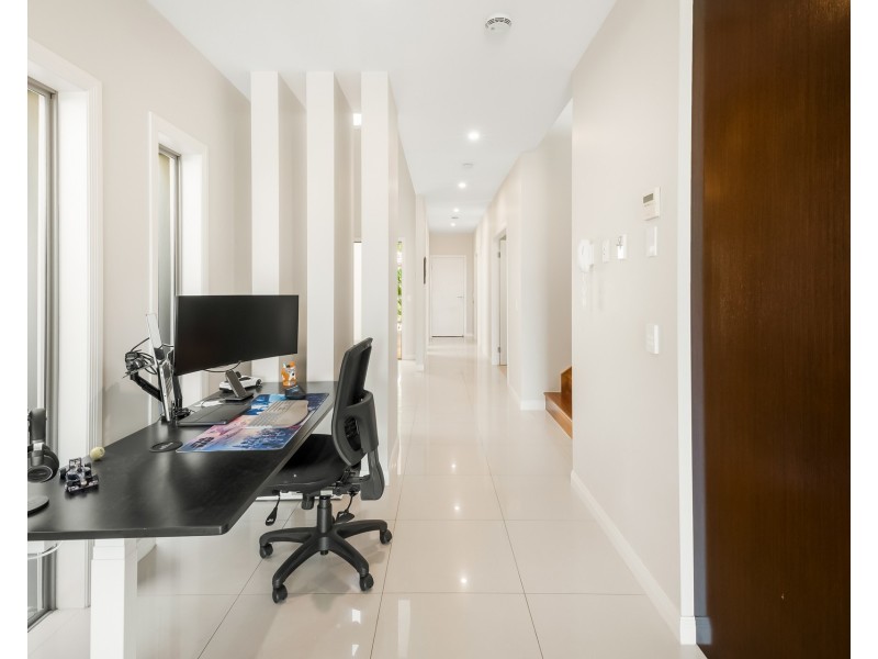 2243 Glengallon Way, Hope Island QLD 4212