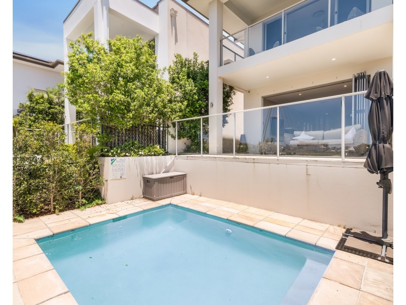 2243 Glengallon Way, Hope Island QLD 4212