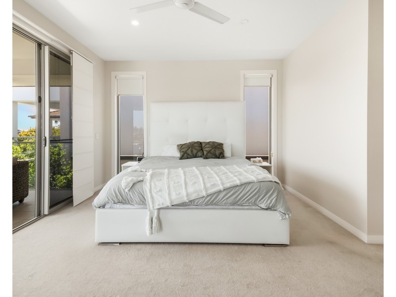 2243 Glengallon Way, Hope Island QLD 4212