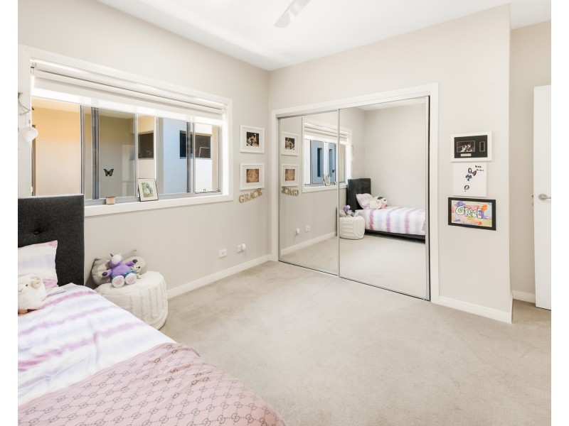 2243 Glengallon Way, Hope Island QLD 4212