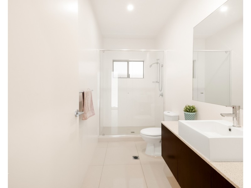 2243 Glengallon Way, Hope Island QLD 4212