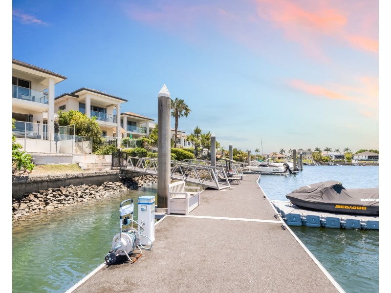 2243 Glengallon Way, Hope Island QLD 4212