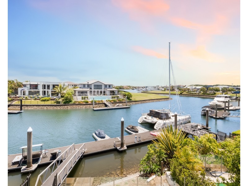 2243 Glengallon Way, Hope Island QLD 4212