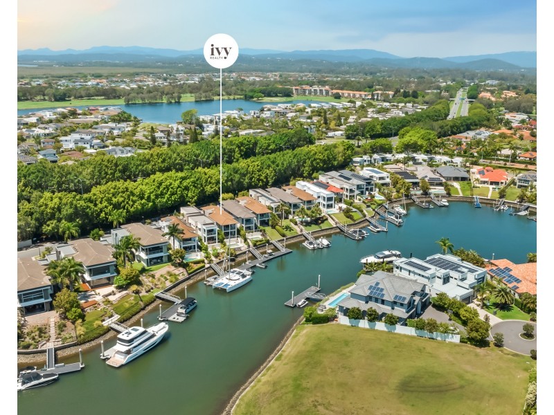 2243 Glengallon Way, Hope Island QLD 4212