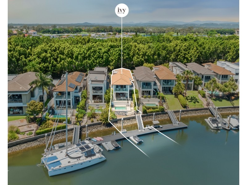 2243 Glengallon Way, Hope Island QLD 4212