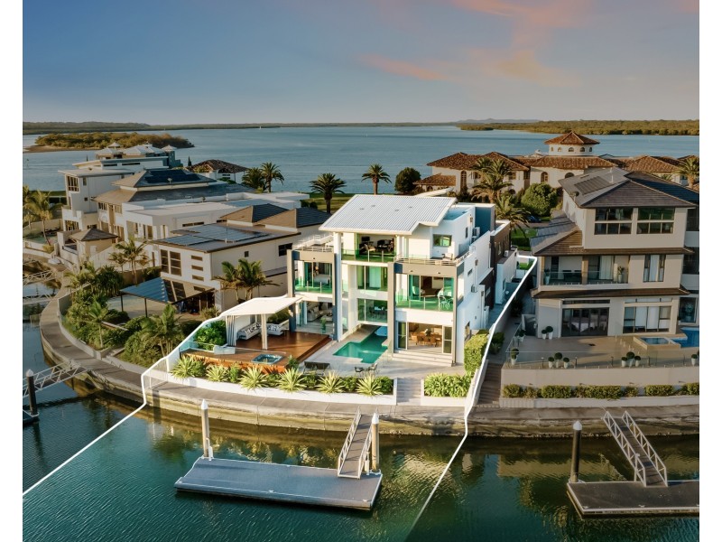 19 Knightsbridge Parade East, Sovereign Islands QLD 4216