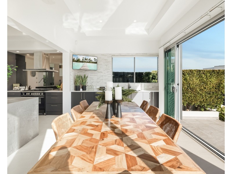 19 Knightsbridge Parade East, Sovereign Islands QLD 4216