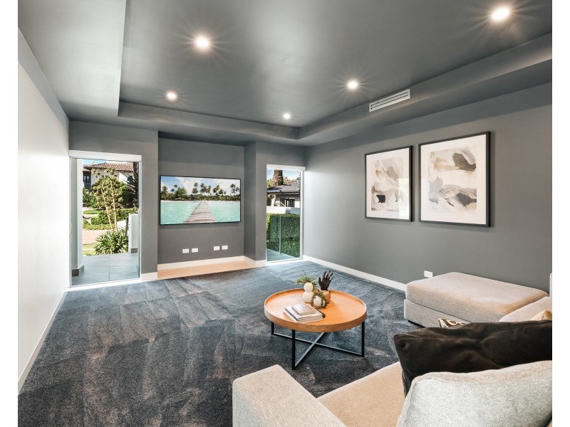 19 Knightsbridge Parade East, Sovereign Islands QLD 4216
