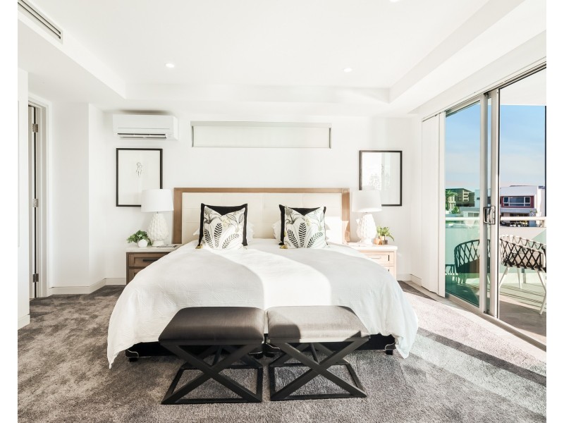 19 Knightsbridge Parade East, Sovereign Islands QLD 4216