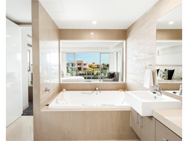 19 Knightsbridge Parade East, Sovereign Islands QLD 4216