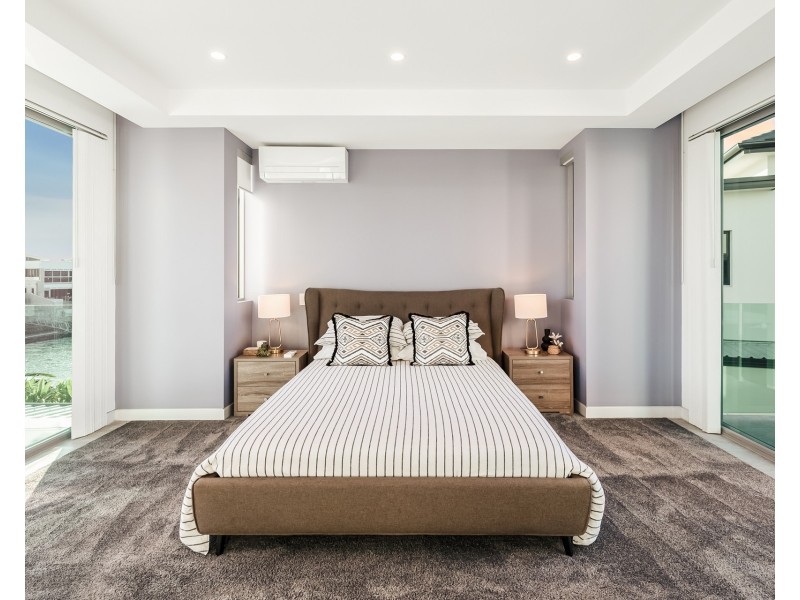 19 Knightsbridge Parade East, Sovereign Islands QLD 4216