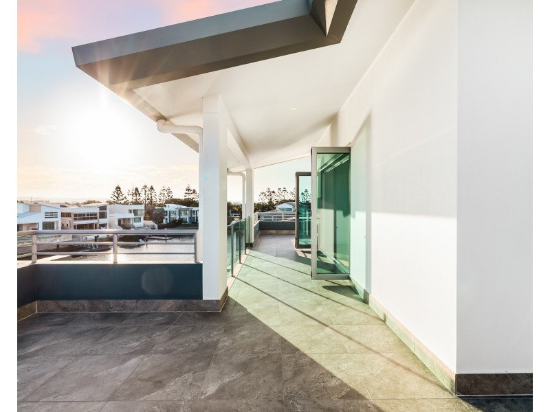 19 Knightsbridge Parade East, Sovereign Islands QLD 4216