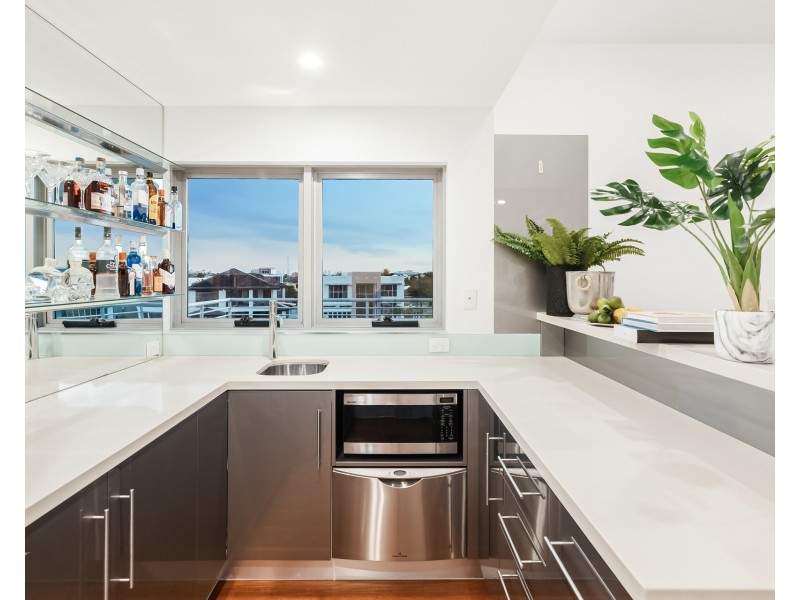 19 Knightsbridge Parade East, Sovereign Islands QLD 4216