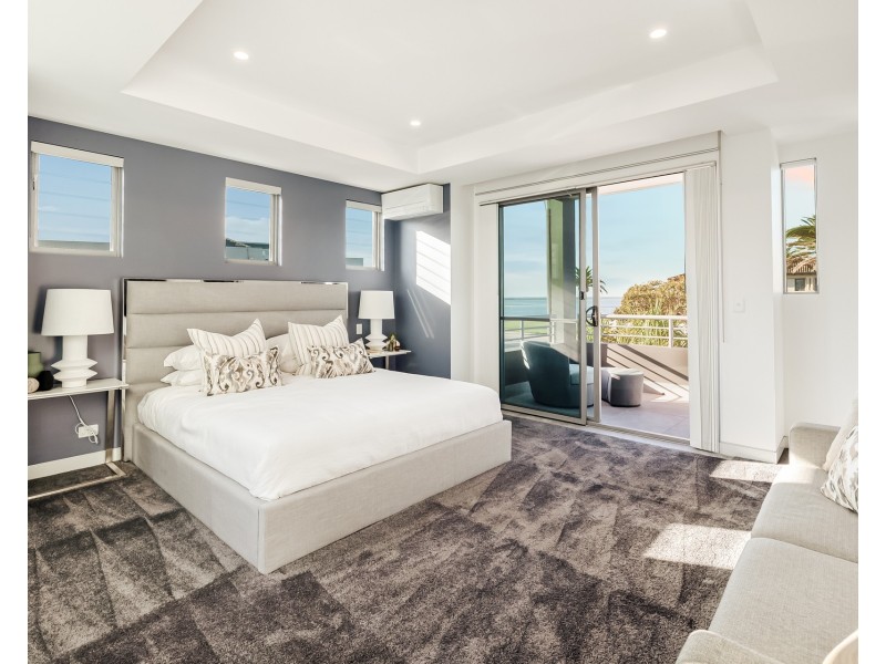 19 Knightsbridge Parade East, Sovereign Islands QLD 4216