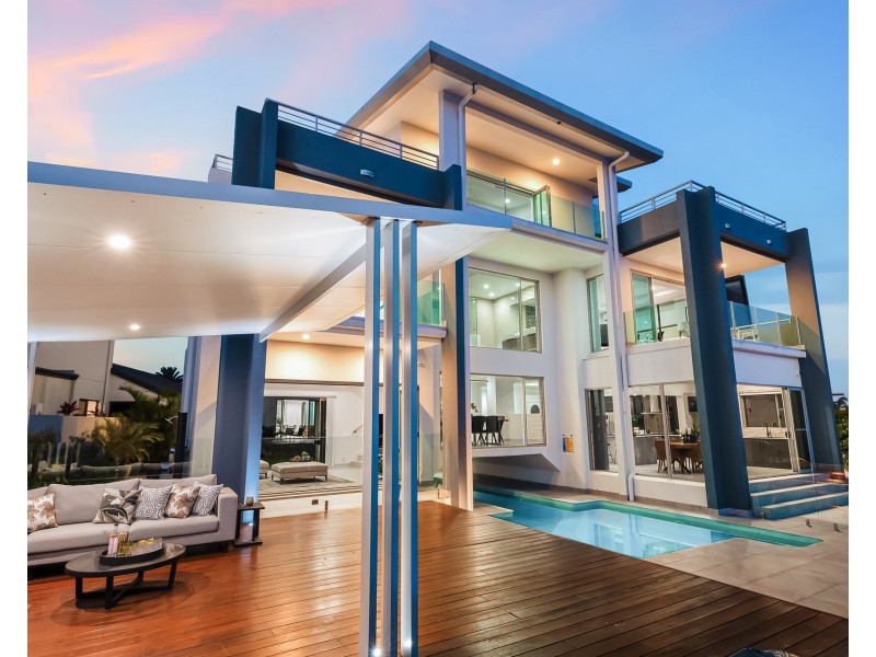 19 Knightsbridge Parade East, Sovereign Islands QLD 4216