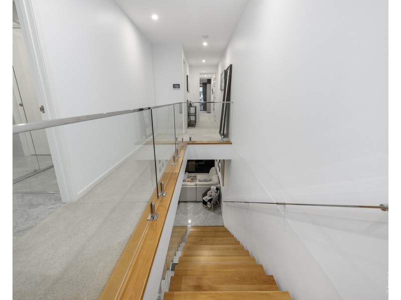 2/9 Shoveller Avenue, Paradise Point QLD 4216
