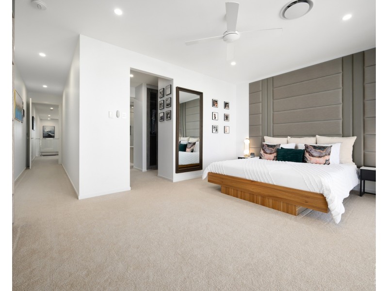 2/9 Shoveller Avenue, Paradise Point QLD 4216