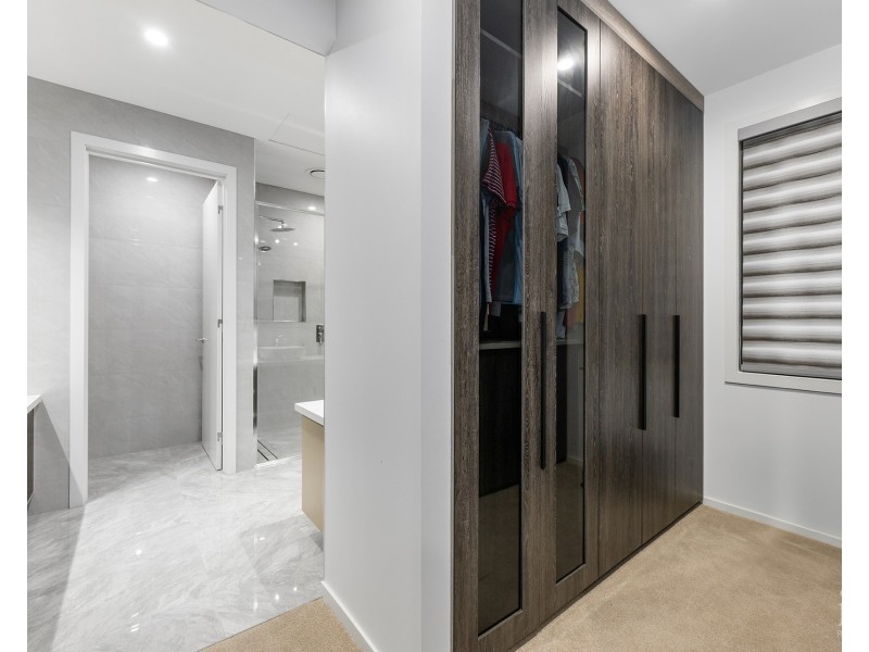 2/9 Shoveller Avenue, Paradise Point QLD 4216