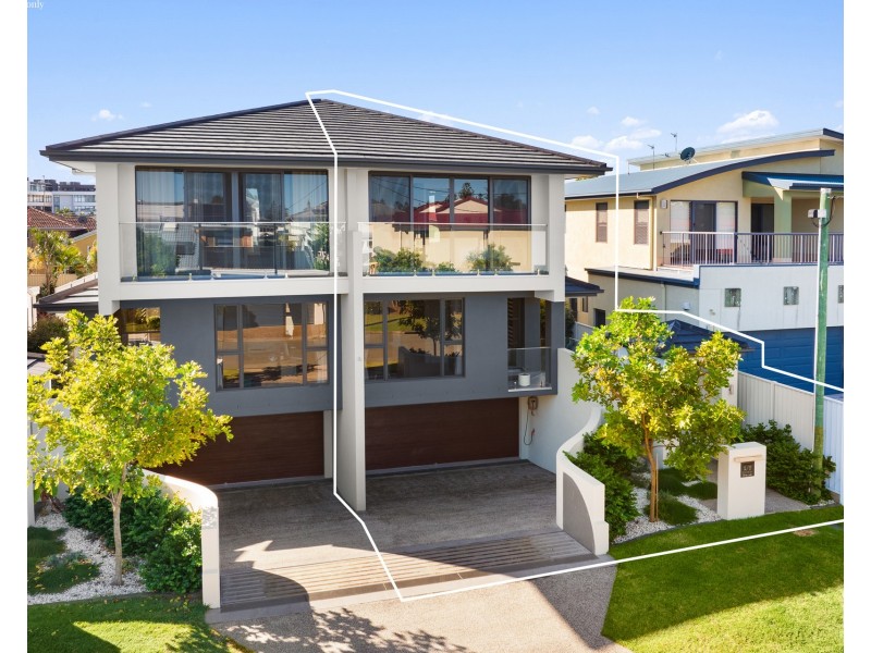 2/9 Shoveller Avenue, Paradise Point QLD 4216
