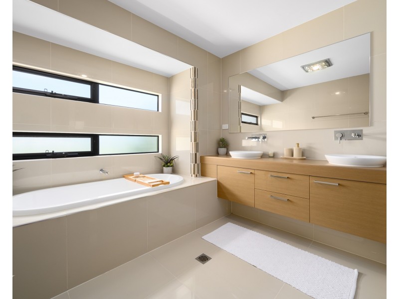 13 Ruthean Circuit, Coomera Waters QLD 4209