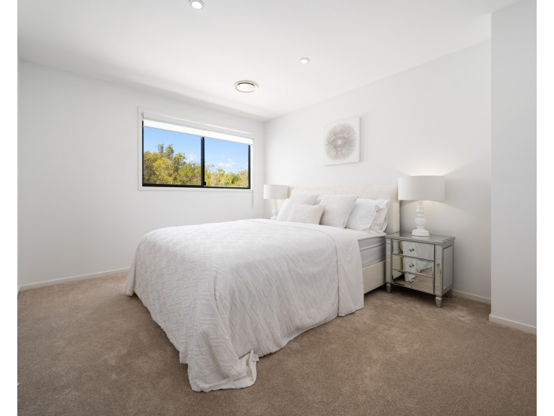 13 Ruthean Circuit, Coomera Waters QLD 4209