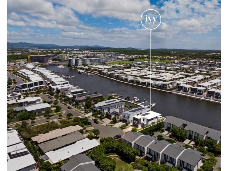 9 Waters Close, Hope Island QLD 4212