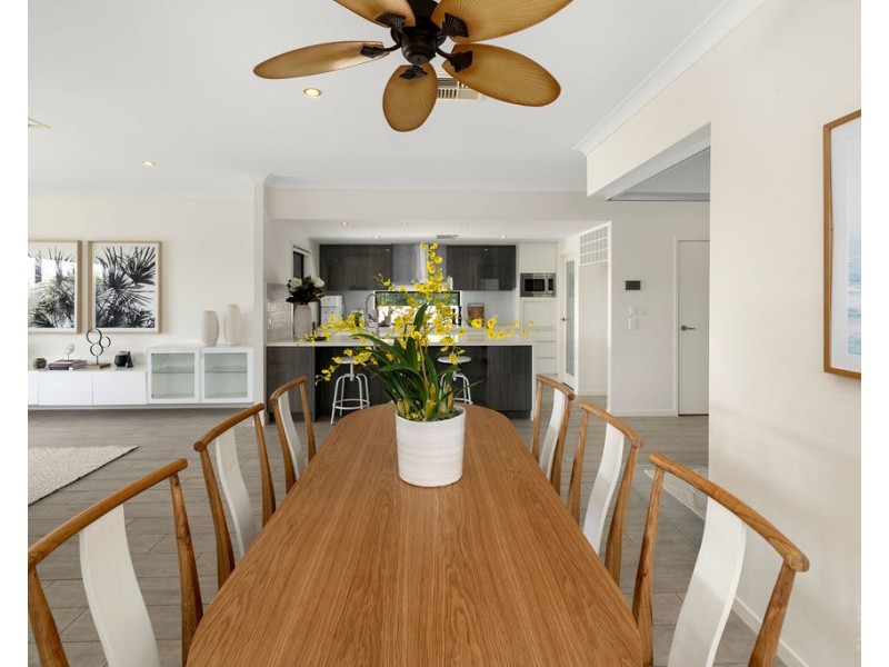 9 Waters Close, Hope Island QLD 4212