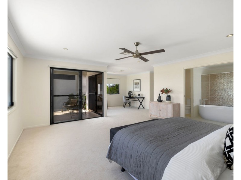 9 Waters Close, Hope Island QLD 4212