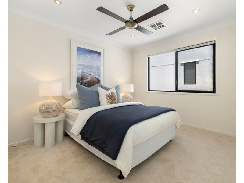 9 Waters Close, Hope Island QLD 4212