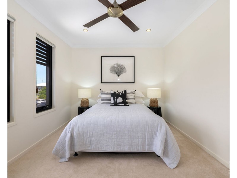 9 Waters Close, Hope Island QLD 4212