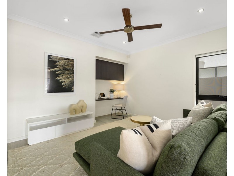 9 Waters Close, Hope Island QLD 4212