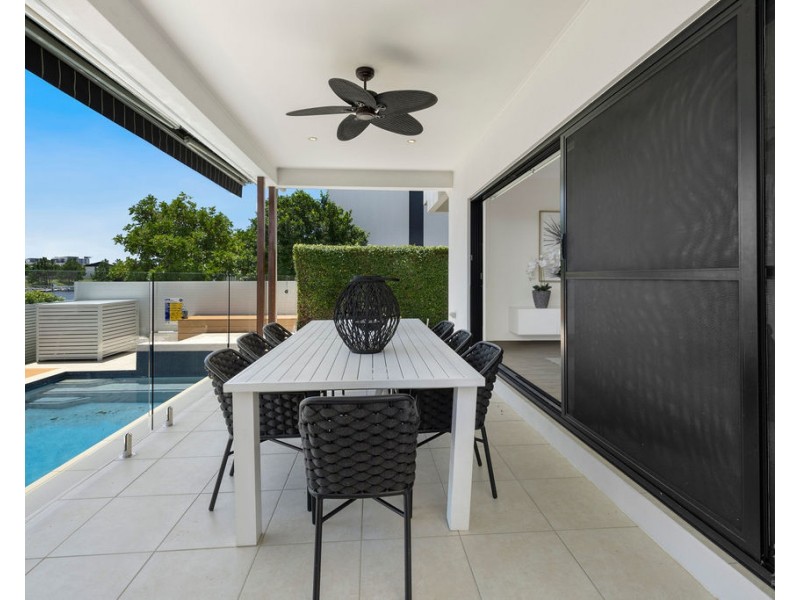 9 Waters Close, Hope Island QLD 4212