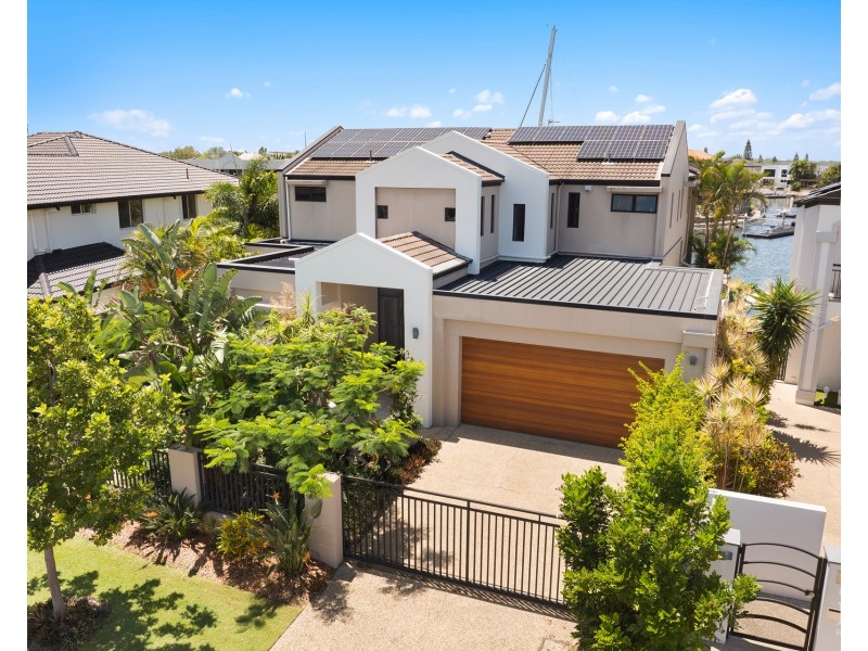 43 The Sovereign Mile, Sovereign Islands QLD 4216