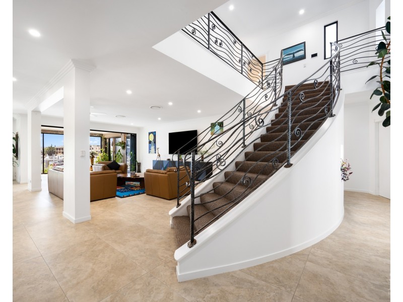 43 The Sovereign Mile, Sovereign Islands QLD 4216