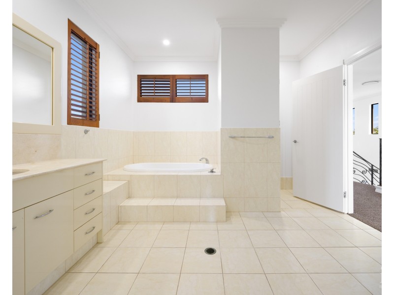 43 The Sovereign Mile, Sovereign Islands QLD 4216