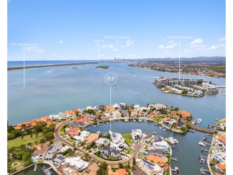 8 Queen Guineveres Place, Sovereign Islands QLD 4216