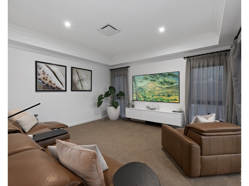 1156 Rosebank Way West, Hope Island QLD 4212