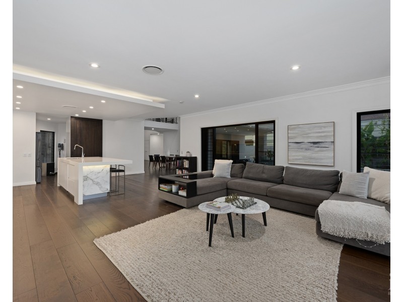 1156 Rosebank Way West, Hope Island QLD 4212