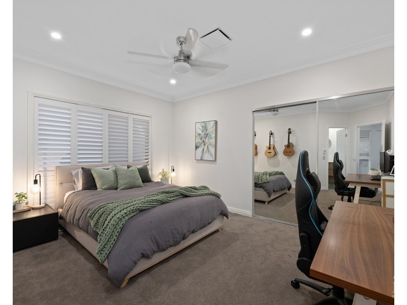 1156 Rosebank Way West, Hope Island QLD 4212