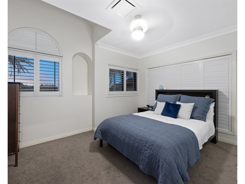 1156 Rosebank Way West, Hope Island QLD 4212