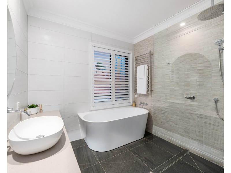 1156 Rosebank Way West, Hope Island QLD 4212