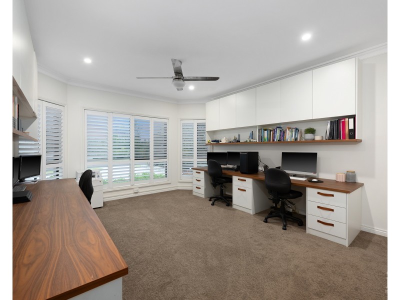 1156 Rosebank Way West, Hope Island QLD 4212