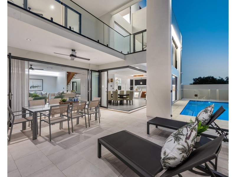 8 Belair Crescent, Paradise Point QLD 4216