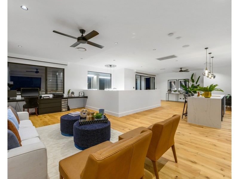 8 Belair Crescent, Paradise Point QLD 4216